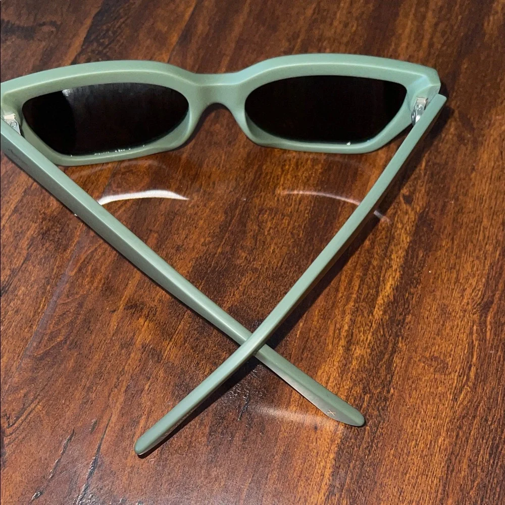 Women's LES Do Makeup Dime Sunglasses